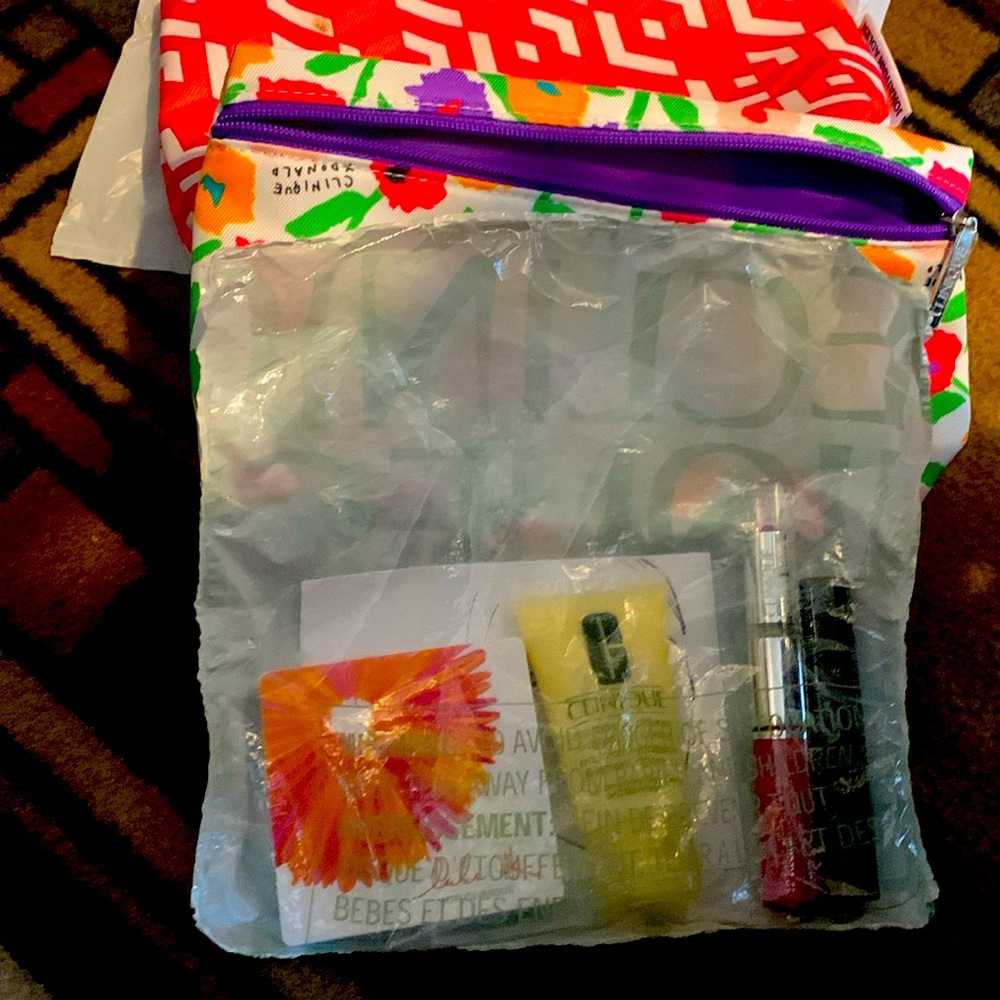 Clinique 4 pc bonus make up and cosmetic bag